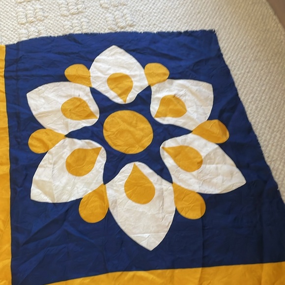 1960s CHRISTIAN DIOR Blue Mod Flower Printed Silk Scarf in blue and yellow - Picture 3 of 8